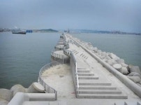 애물단지 울산 남방파제 외로움 달래줄 주인 없나요?