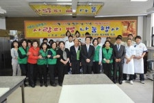 [포토뉴스] 경로당에 빵 전달