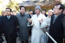 도울 일 없으신지 … 與도 野도 범어사로