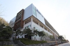 [정달식 기자의 열린 건축 이야기] 23 .부산 동서대 민석 도서관