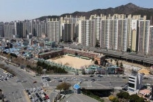 시끄러워 창문도 못 여는 학교 수두룩