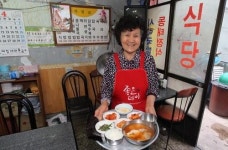 [릴레이 인터뷰 달려라 광포동] ⑧ 국제시장서 3천 원짜리 동탯국 파는  김 정 자 할머니