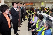 부산저축銀 권력형 비리 쓰나미 되나
