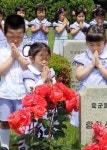 [포토뉴스] 고사리 손의 추모기도