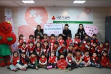 [포토뉴스] 부산사랑의열매에 성금 전달