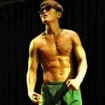 윤형빈 식스팩 인증샷 표정 대박, 식스팩 중 복근 2개 실종?