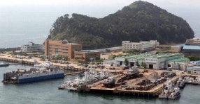 부산 뜨는 해경정비창, 뒷짐 진 부산시