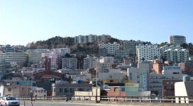 좌천동 부산 1세대 아파트 40년 만에 무지갯빛 변모