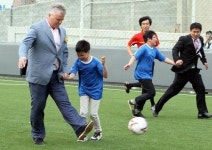 히딩크재단, 부산에 시각장애인 전용 축구장