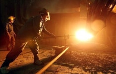 1천580도 쇳물 쏟아지는 구평동 YK스틸 제강공장