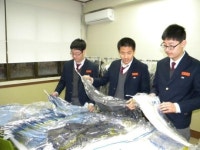 구청·세탁소·학교, 교복 물려주기 일심동체