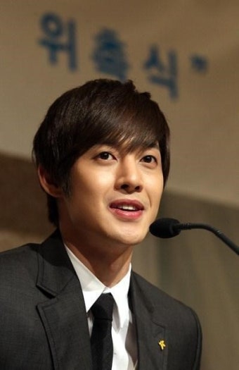 한류스타 김현중, 중국 지진피해자 돕기에 1억 쾌척