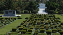 평화의 상징 유엔기념공원을 비판하다