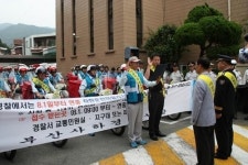 안전의식 고취 위해 길거리 캠페인 및 이륜차 퍼레이드 실시