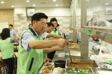 부산지방우정청, 연제종합사회복지관에서 무료급식