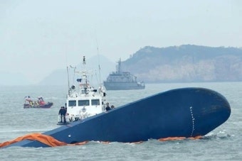 [세월호 침몰 사고] 10번째 사망자 신원미상 여성 발견