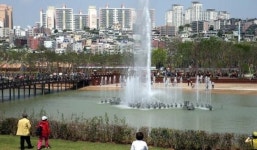 부산시민공원 개장 첫날, 시민 10만여 명 명품 공원 차분히 맞이했다