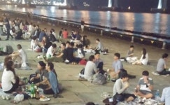 술판·고성방가에 툭하면 싸움질 … 민락수변공원 밤마다 난장판