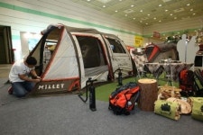 곰팡이 피고 역한 냄새 나고 어~ 텐트가 왜 이래?