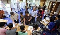 재보선 출구조사 발표 없다…재보궐선거 투표율 오후 7시 30.4%