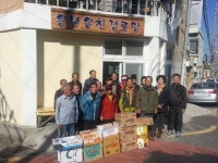 [포토뉴스] 경로당에 생필품 전달