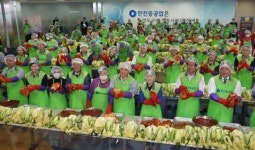 [기업-전통시장 상생 프로젝트 행복한 전통시장] 한진重 김장 나눔 남항시장과 따뜻한 상생