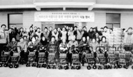 [포토뉴스] 거동 불편 어르신에 보조 보행기