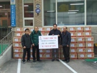 [포토뉴스] 불우 이웃에 라면·쌀