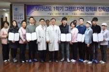 [포토뉴스] 성적 우수 대학생에 장학금