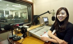 부산일보 새 영어 프로그램 뉴스룸 905 유리안 앵커 기자 경험 살려 영어 뉴스 알기 쉽게 전달할게요