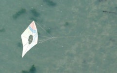 [연, 못다 한 이야기] 힘 없이 지지 마라 저 멀리 가지도 마라 이 줄 놓아 버리면 잊힐까 두려운 내 유년의 추억아
