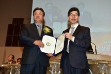 (주)천우테크 김상진 대표, 고신대학교에 2천만 원 전달