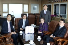 류경순 사모, 고신대학교 선교사명에 동참하며 발전기금 1천만 원 전달