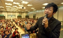 [부산일보와 울고 웃고] 부일여성노래교실 이영규 전임강사