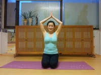 [최진태의 요가로 세상 읽기] 82. 골반 근육 키워주는 바즈라 아사나