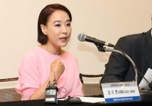 강수연, 잠시 배우를 내려 놓고 위기의 BIFF를 들다