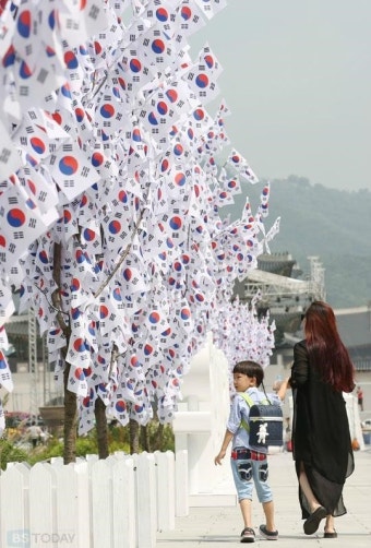 [포토] 서울 도심 '태극기 물결' 광화문 찾은 시민들