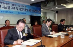 수협 어선, 전파로 보듬고 선박이 돕는다
