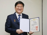 직업능력의 달 대통령 표창 받은 박홍일 부산자동차직업학교장
