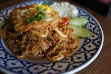 [박 부장·박 기자의 '맛 대 맛' 2탄] 중년 사로잡은 태국의 맛 vs 젊은 입맛 놀랜 물메기탕