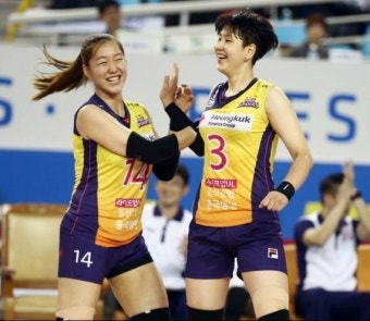 [포토]흥국생명 신연경 MVP, 조송화 