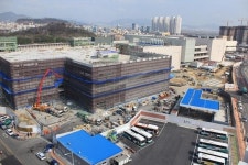 김해 신세계百·이마트 동시 개점