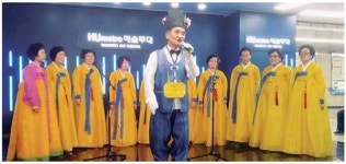 [포토뉴스] 부산시실버예술단 서면역 공연