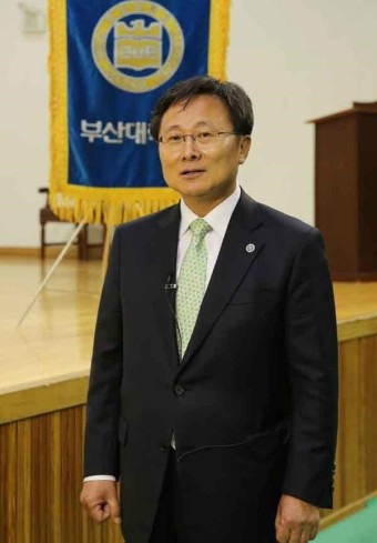 부산대 새 총장에 전호환 교수 임명