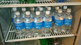 모텔서 마신 생수 알고 보니 정수기 물 담은 가짜 생수