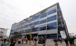 부산시 수협 자갈치 위판장 준공