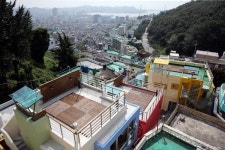 [초량 도시민박촌 가 보니] 편백숲 배경으로 부산항 절경 한눈에