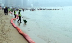 해운대 해수욕장서 기름띠 발생, 일부 구간 입욕 제한
