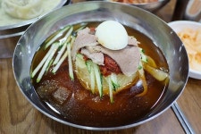 [주민이 추천하는 동네 밀면 맛집] 한 번 먹으면 중독… 우리집 면발 묵어 봤나