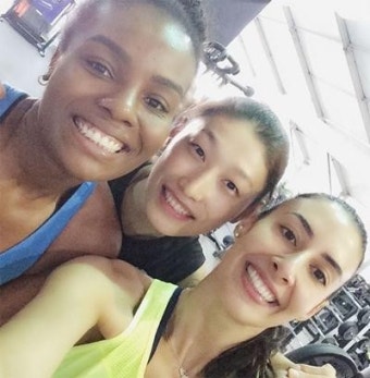 여자배구 김연경, 브라질 선수들과 다정한 인증샷 